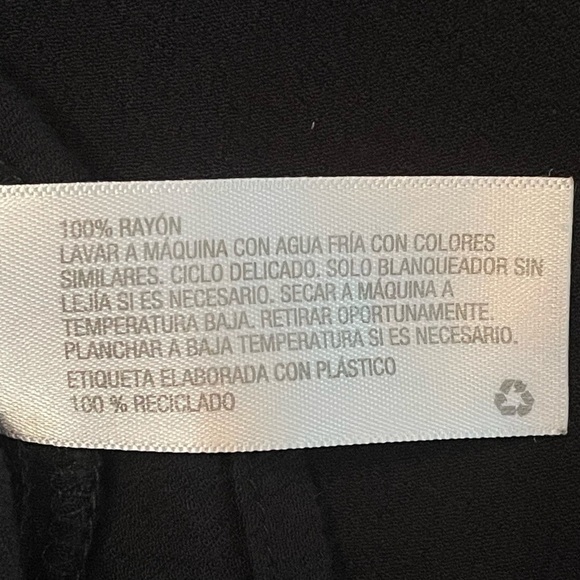 Mossimo woman’s Long Sleeve black top with ruffled high/low hem, size large - Picture 8 of 9